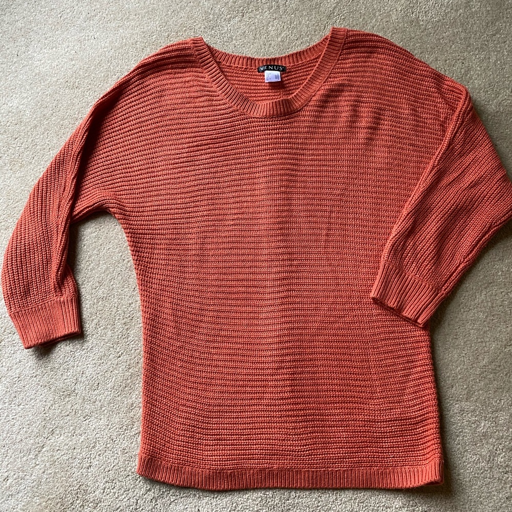 Venus Button-back Sweater 3/4 sleeve size S